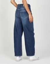 Lade das Bild in den Galerie-Viewer, 94Odina Jeans von Gang in O-Shape mit hoher Leibhöhe in midsummer was, Wunderwerk Oldenburg

