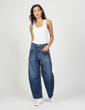 Lade das Bild in den Galerie-Viewer, 94Odina Jeans von Gang in O-Shape mit hoher Leibhöhe in midsummer was, Wunderwerk Oldenburg
