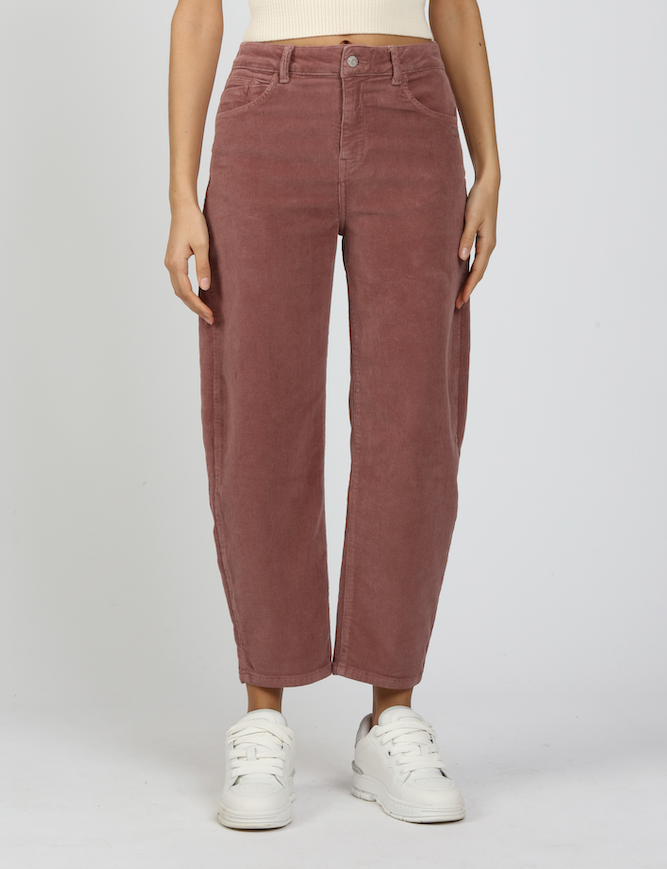 Cordhose in verkürzter Form in der Farbe old rosé, Wunderwerk Oldenburg