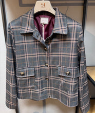 Lade das Bild in den Galerie-Viewer, Grau karierte Kurzjacke mit Hemdkragen und Knöpfen zum schließen sowie aufgesetzte Taschen auf jeder Seite, Wunderwerk Oldenburg
