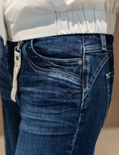 Lade das Bild in den Galerie-Viewer, Glücksstern Clara Bea FLARED Jeans stahlblau Wunderwerk Oldenburg1
