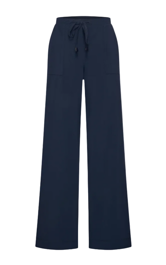 Dunkelblaue Stoffhose mit Seitentaschen und Klappentasche hinten sowie geradem langen Bein, Wunderwerk Oldenburg