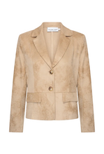 Lade das Bild in den Galerie-Viewer, Klassischer Sandfarbener  Velour Leder Blazer mit zwei Knopfverschluss und Pattentaschen, Wunderwerk Oldenburg
