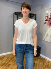 Lade das Bild in den Galerie-Viewer, ANNEMi Stina V-Ausschnitt

