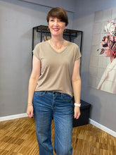 Lade das Bild in den Galerie-Viewer, ANNEMi Stina V-Ausschnitt
