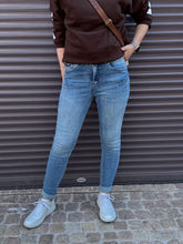 Lade das Bild in den Galerie-Viewer, California Sunrise Jeans
