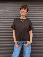 Lade das Bild in den Galerie-Viewer, Lara T-Shirt
