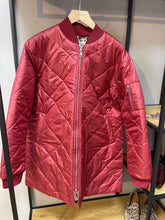 Lade das Bild in den Galerie-Viewer, Steppjacke
