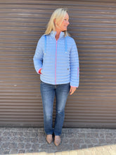 Lade das Bild in den Galerie-Viewer, Steppjacke mit Kapuze
