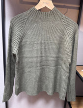 Lade das Bild in den Galerie-Viewer, Pullover Soft Rib
