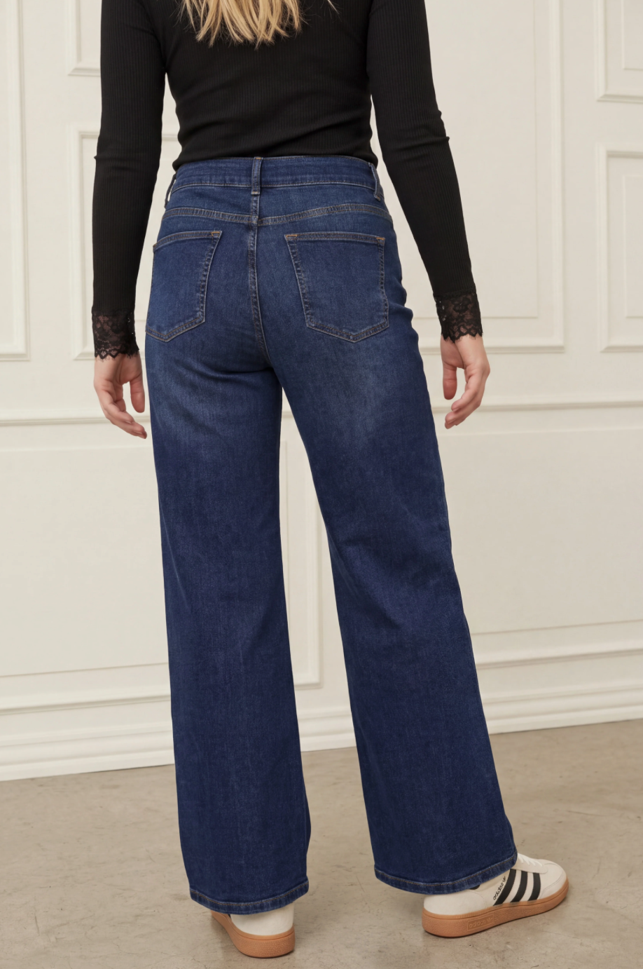 Dunkelblaue Jeans mit geradem langen Bein und Frontnaht auf jedem Bein, Wunderwerk Oldenburg