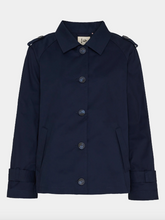 Lade das Bild in den Galerie-Viewer, Kurze Trenchcoat Jacke in  der Farbe Navy Wunderwerk Oldenburg
