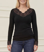 Lade das Bild in den Galerie-Viewer, Isay Dee Lace Shirt
