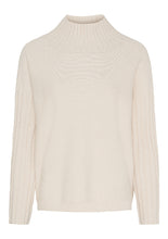 Lade das Bild in den Galerie-Viewer, Winter white Melange Strickpullover mit Stehkragen, Rippoptik am Kragen und Ärmel, Wunderwerk Oldenburg
