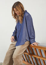 Lade das Bild in den Galerie-Viewer, Blaue Hemdbluse mit kleinen Strasssteinen und Knopfverschluss, Wunderwerk Oldenburg

