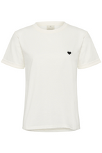 Lade das Bild in den Galerie-Viewer, T-Shirt in Offwhite mit einem schwarzen kleinem Herz auf der linken Brust, Rundhals Wunderwerk Oldenburg
