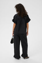 Lade das Bild in den Galerie-Viewer, Kaffe Verdina Volant Shirt
