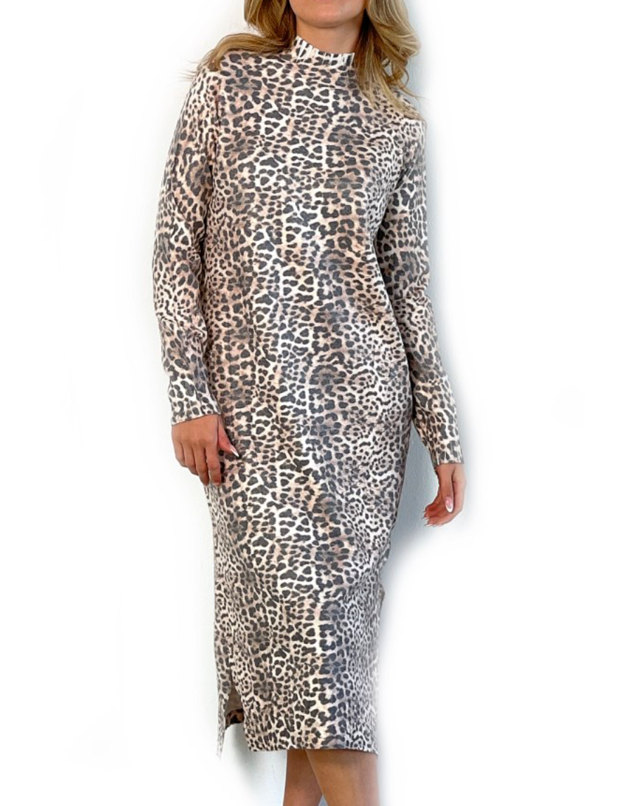 Beigefarbene langes Leokleid mit kleinem Stehkragen und langen Ärmeln, Wunderwerk Oldenburg