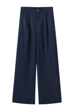 Lade das Bild in den Galerie-Viewer, Leinenhose mit gerader Passform, Gürtelschlaufen und Eingrifftaschen in Navy blue Wunderwerk Oldenburg

