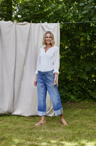 Blaue Jeanshose mit 7/8 langem geradem Bein und Umschlag, Wunderwerk Oldenburg
