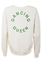 Lade das Bild in den Galerie-Viewer, Sweatshirt in offwhite mit grünem Schriftzug auf der Rückseite, Dancing Queen, Wunderwerk Oldenburg
