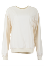 Lade das Bild in den Galerie-Viewer, Sweatshirt in offwhite mit grünem Schriftzug auf der Rückseite, Dancing Queen, Wunderwerk Oldenburg
