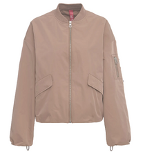 Lade das Bild in den Galerie-Viewer, Bousonjacke in der Farbe Mousse mit silbernem Reißverschluss Wunderwerk Oldenburg
