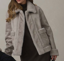Lade das Bild in den Galerie-Viewer, Manisa Jacke mit kuscheligen Details
