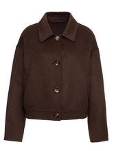 Lade das Bild in den Galerie-Viewer, Dunkelbraune kurze Wolljacke mit Hemdkragen und Knöpfen Wunderwerk Oldenburg
