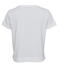 Lade das Bild in den Galerie-Viewer, T-Shirt in offwhite mit kleinem roten bestickten Herz auf der linken Brust, Rundhals und Seitenschlitze, Wunderwerk Oldenburg
