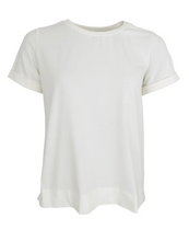 Lade das Bild in den Galerie-Viewer, Schlichtes T-Shirt in offwhite mit Rundhals und kurzen gekrempelten Armen, Wunderwerk Oldenburg
