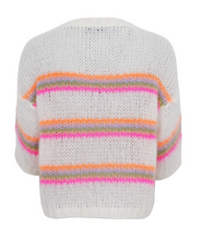 Lade das Bild in den Galerie-Viewer, Strickpullover in Offwhite mit breitem mehrfarbigem Neonstreifen und Rundhalsausschnitt und kurzem Arm, Wunderwerk Oldenburg

