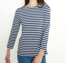Lade das Bild in den Galerie-Viewer, Gestreiftes Shirt mit 3/4 Arm und Rundhals in der Farbe navy-offwhite, Wunderwerk Oldenburg
