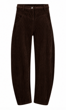 Lade das Bild in den Galerie-Viewer, Dunkelbraune Barrel Fit Cordhose Wunderwerk Oldenburg1
