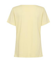 Lade das Bild in den Galerie-Viewer, gelbes T-Shirt mit V-Ausschnitt, Wunderwerk Oldenburg
