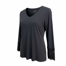 Lade das Bild in den Galerie-Viewer, Spitzenshirt mit V-Ausschnitt
