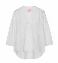 Lade das Bild in den Galerie-Viewer, Bluse mit Herz Details

