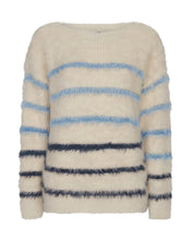 Lade das Bild in den Galerie-Viewer, Kuschelpullover in creme mit Rundhals und 3 hellblauen und 3 dunkelblauen Streifen, Wunderwerk oldenburg
