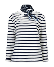 Lade das Bild in den Galerie-Viewer, Blau weiß gestreiftes Langarmshirt mit passendem blauem Tuch in einer weichen Baumwollqualität. Wunderwerk Oldenburg
