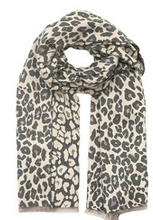 Lade das Bild in den Galerie-Viewer, Leoschal in grau und offwhite Wunderwerk Oldenburg
