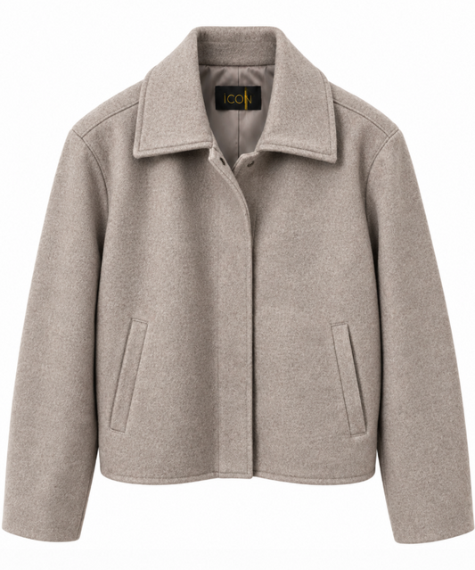 Kurze Jacke in Greige Melange mit breitem Kragen, überschnittenen Schultern und seitlichen Taschen, Wunderwerk Oldenburg