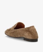 Lade das Bild in den Galerie-Viewer, Taupefarbener Nubuk Slipper Wunderwerk Oldenburg
