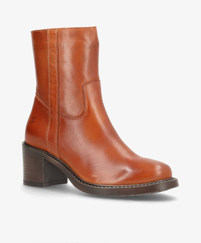 Cognacfarbene Stiefelette mit Reißverschluss an der Innenseite sowie einen 6,4 cm Blockabsatz, Wunderwerk Oldenburg
