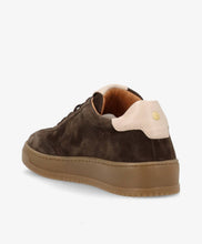 Lade das Bild in den Galerie-Viewer, Dunkelbrauner Wildleder Sneaker Wunderwerk Oldenburg
