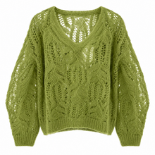 Lade das Bild in den Galerie-Viewer, Strickpullover mit V-Ausschnitt in grün Wunderwerk Oldenburg
