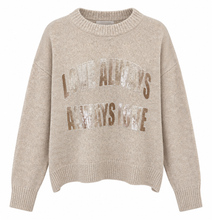 Lade das Bild in den Galerie-Viewer, Beigefarbener Pullover mit Paillettenaufschrift Wunderwerk Oldenburg
