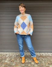 Lade das Bild in den Galerie-Viewer, Karierter Pullover mit Rundhals und weiten Ärmeln, in sandfarbend, Wunderwerk Oldenburg
