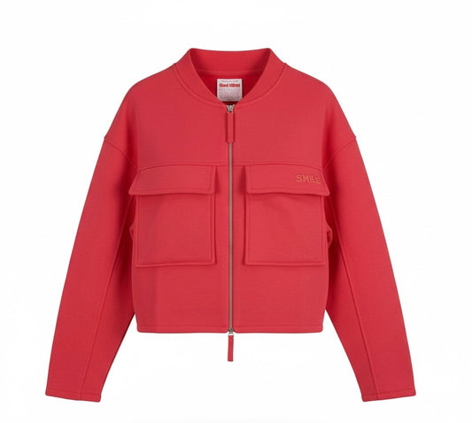 Rote Sweatjacke mit silbernem Reißverschluss und zwei Klappentaschen auf der Vorderseite, Wunderwerk Oldenburg