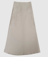 Lade das Bild in den Galerie-Viewer, Langer Satinrock in beige,grau mit Gummibund, Wunderwerk Oldenburg
