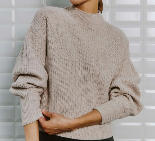 Beigefarbener Wollpullover mit Kaschmir in Strickoptik und kleinem Stehkragen, Wunderwerk Oldenburg